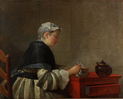 Reproduction d'un tableau de Chardin montrant une dame prenant son thé, assise à une petite table rouge où sont posées la tasse et la théière