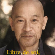 Image de la couverture du livre "Libre de soi, libre de tout" de Shunryu Suzuki, où est reproduite une photo de l'auteur