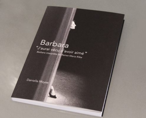 Photographie du livre de Danielle Moyse : « J’aurai vécu d’avoir aimé », Barbara, interprète de Rainer Maria Rilke. La couverture du livre présente une photographie en noir et blanc de la chanteuse.