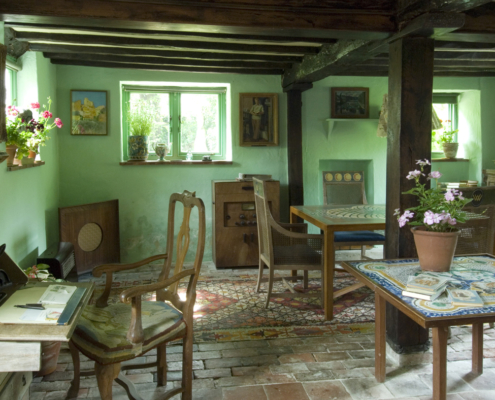 Photographie de l’intérieur de la maison de campagne de Virginia Woolf.