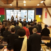 Photo de pratiquants méditant pendant un stage de l'École occidentale de méditation
