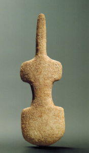 Sculpture préhistorique en forme de violon